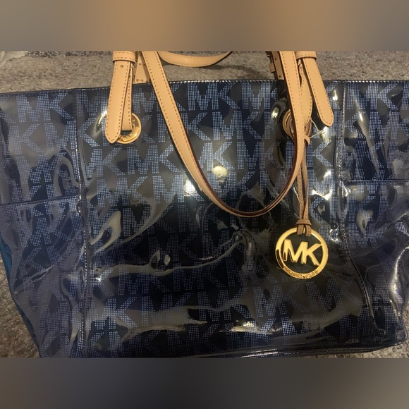 Michael Kors Signature PVC jet set tote in Navy Blue - Picture 11 of 12